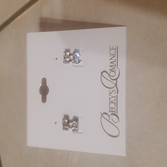 NWT Rhinestone Dangling Earrings - Picture 1 of 3